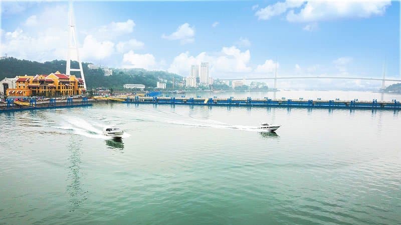 Bến thủy nội địa nằm tại trung tâm Bãi Cháy giúp du khách dễ dàng di chuyển thăm quan vịnh Hạ Long Bến thủy nội địa nằm tại trung tâm Bãi Cháy giúp du khách dễ dàng di chuyển thăm quan vịnh Hạ Long