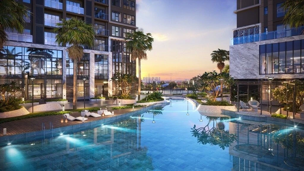 Hồ bơi vô cực tại The Privé lúc hoàng hôn buông xuống