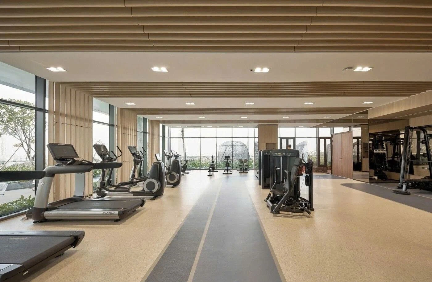 Phòng tập Gym rộng rãi với đầy đủ máy móc tập luyện hiện đại tại The Galleria Residence