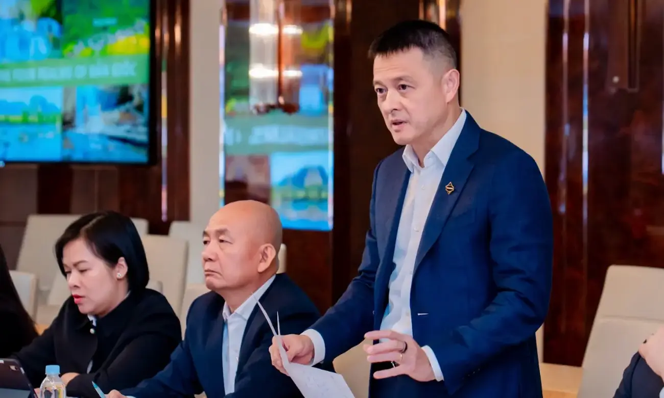 Chủ tịch Sun Group trình bày dự án khu du lịch 1.000 ha tại thác Bản Giốc với lãnh đạo tỉnh Cao Bằng.