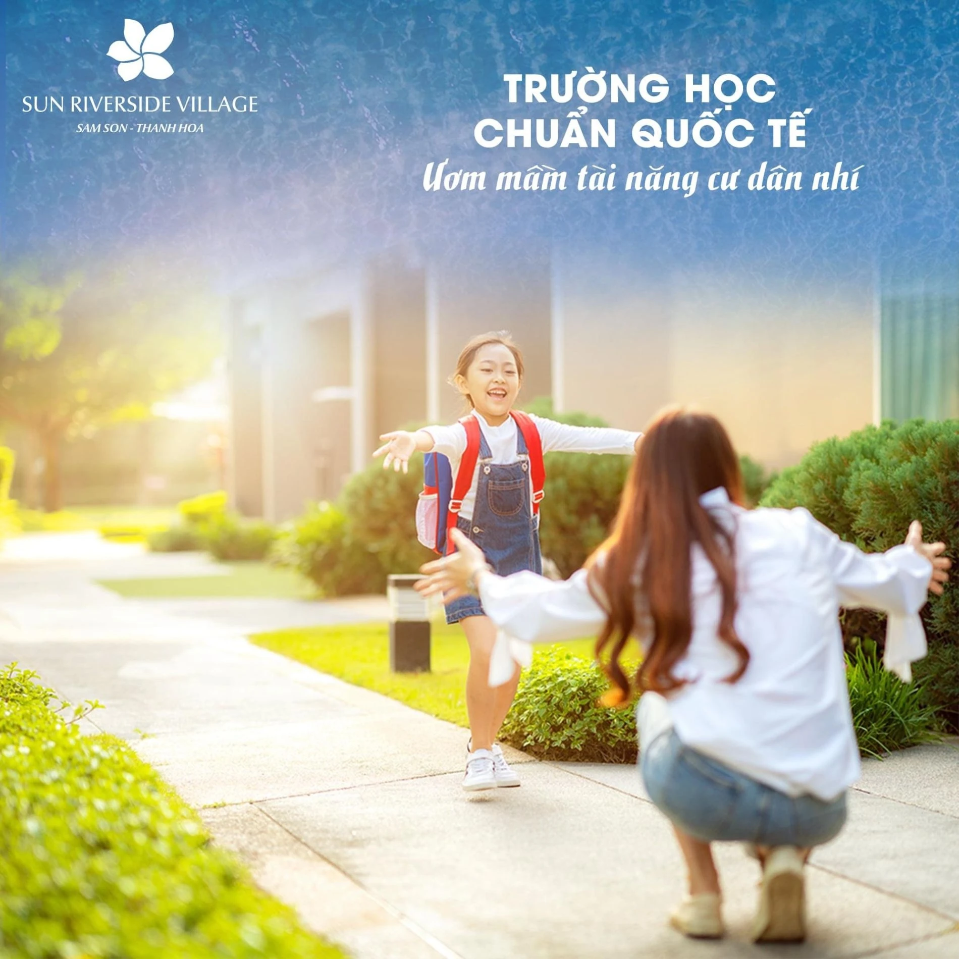 Mẹ đón con gái tan học tại trường học quốc tế nội khu Sun Riverside Village