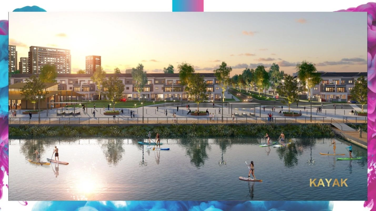 Cư dân tham gia hoạt động chèo thuyền Kayak trên sông tại Aqua City
