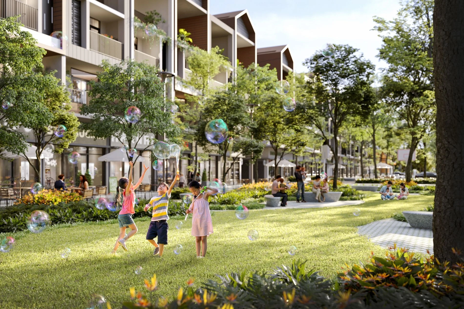 Những đứa trẻ thích thú thổi bong bóng xà phòng trên bãi cỏ xanh mướt tại Artisan Park