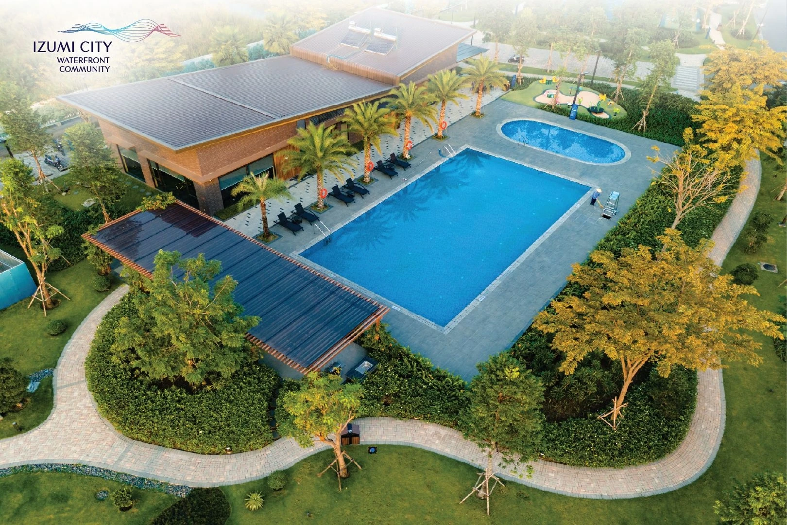 Góc chụp thẳng từ trên xuống khu vực clubhouse và hồ bơi