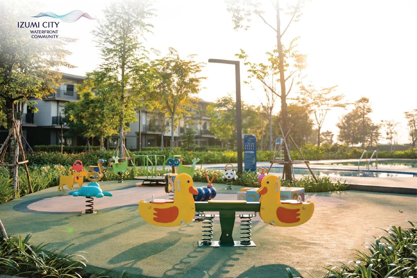 Các trò chơi thú nhún và xích đu tại khu vui chơi trẻ em